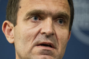 Čo presne nám odkazuje premiér Ódor svojím prístupom k poškodeným ľuďom po zemetrasení