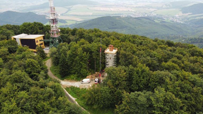 Dokončená veža umožní výhľad na celé okolie regiónu. „Za dobrého počasia je možné vidieť aj Tatry. Foto: FB I Bardejov