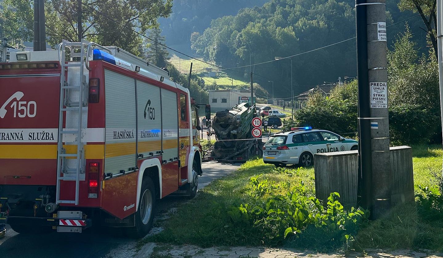 Autodomiešavač sa už z miesta nepohol. FOTO: Mesto Levoča FB