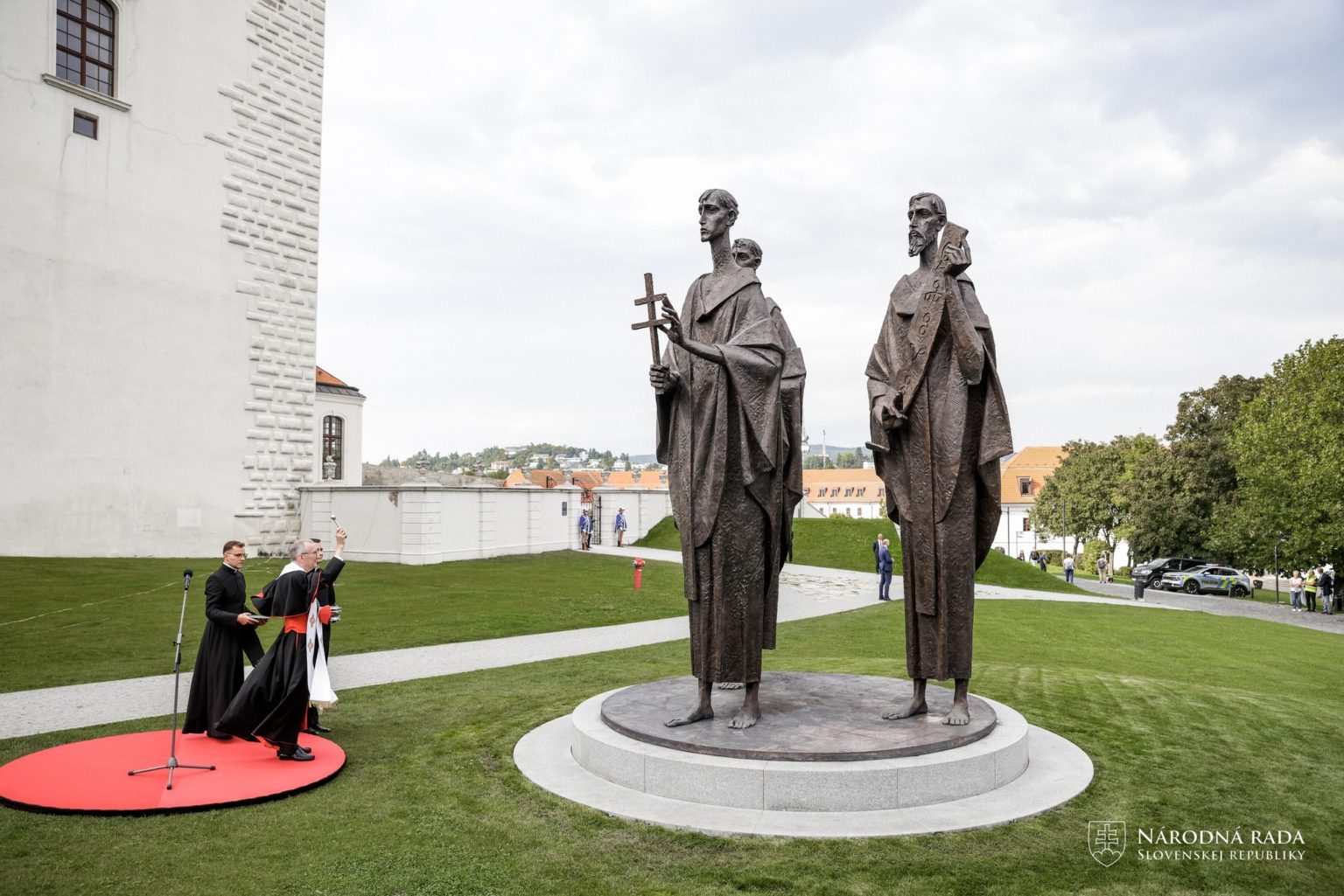 Slávnostne posvätenie súsošia sv. Cyrila, Metoda a Gorazda na Bratislavskom hrade. Foto: NR SR.