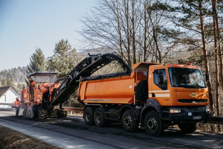 Župa opraví 44 kilometrov vybraných úsekov ciest v kraji. Foto: FB KSK