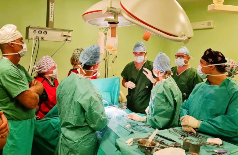 Išlo o prvú operáciu tohto druhu na Slovensku. Foto: FB Univerzitná nemocnica L. Pasteura Košice