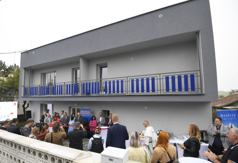 Zrekonštruovaný objekt bývalej materskej školy premenený na sociálne nájomné bývanie. Foto: tasr