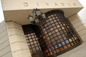 Nové divadelné premiéry s osvedčenými aj novými témami