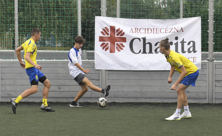 Futbalový zápas ľudí spojil. FOTO: Arcidiecézna charita FB
