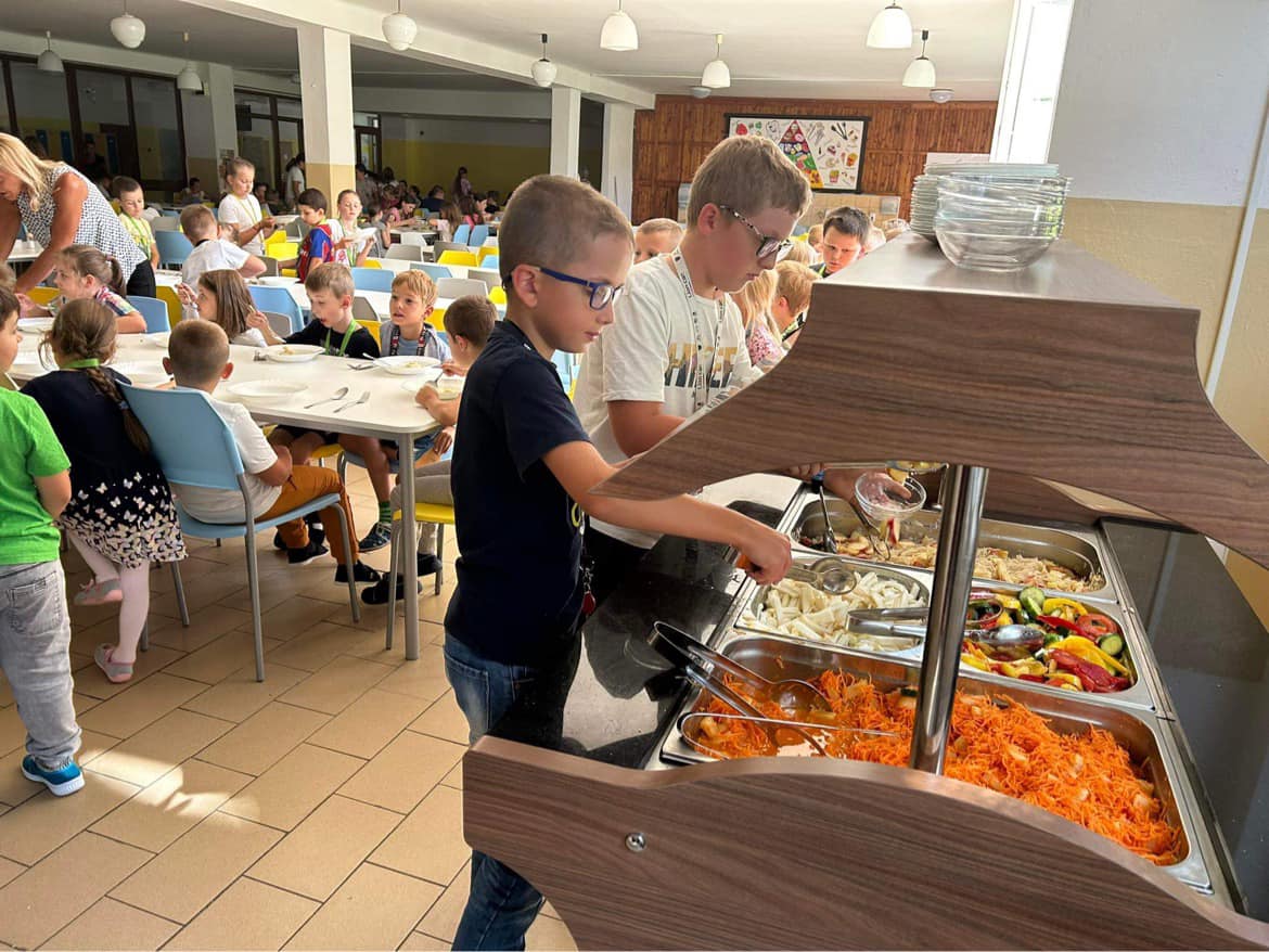 Vitamínový bufet má u detí veľký úspech. Foto: FB Mesto Brezno