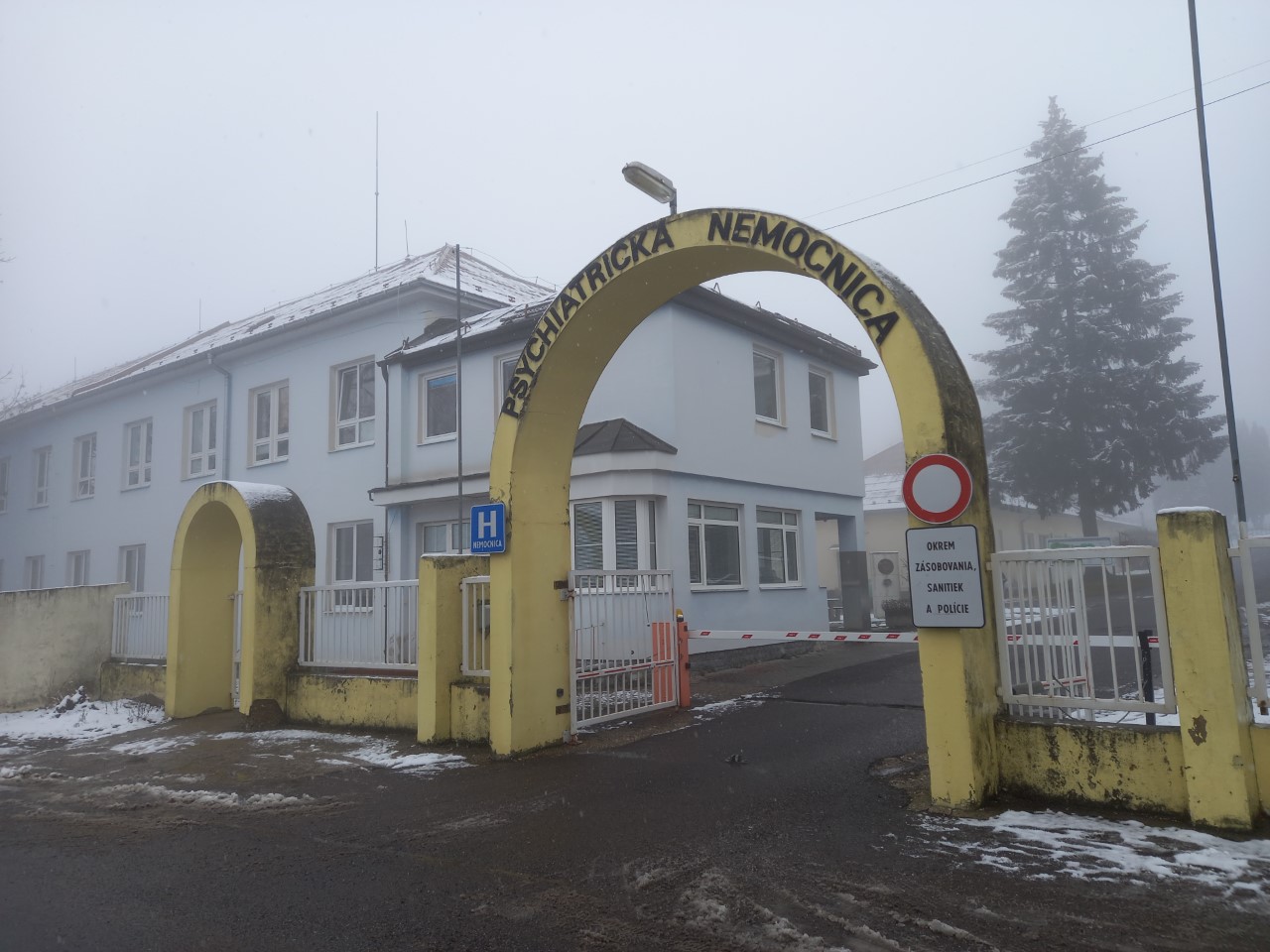 Marcel ušiel z Psychiatrickej nemocnice v Kremnici. Dnes ho policajti zadržali. Foto: Mário Kaprálik