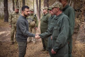 Opúšťajú ho spojenci aj poradcovia. Magazín Time v obrovskej reportáži opisuje Zelenského osamelý boj