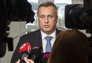 Od bozkávania výložiek do prezidentského paláca
