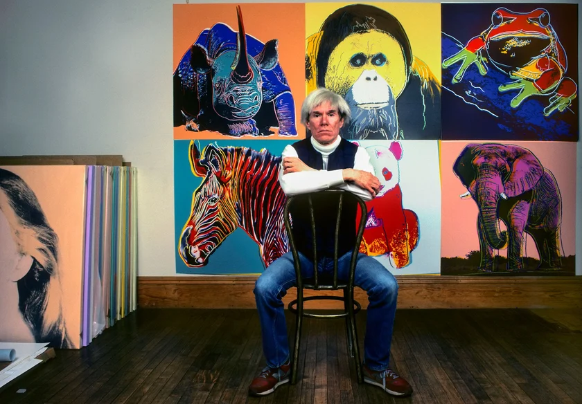 Andy Warhol vo svojom ateliéri. Foto: Wikipédia.