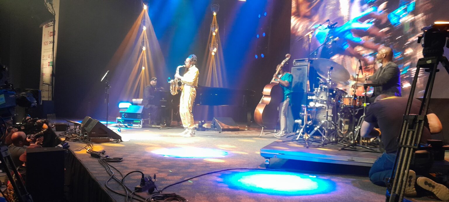 Americká saxofonista Lakecia Benjamin Phoenix - hviezda sobotného večera 48 ročníka Bratislavských jazzových dní. FOTO: Andrijan Turan.