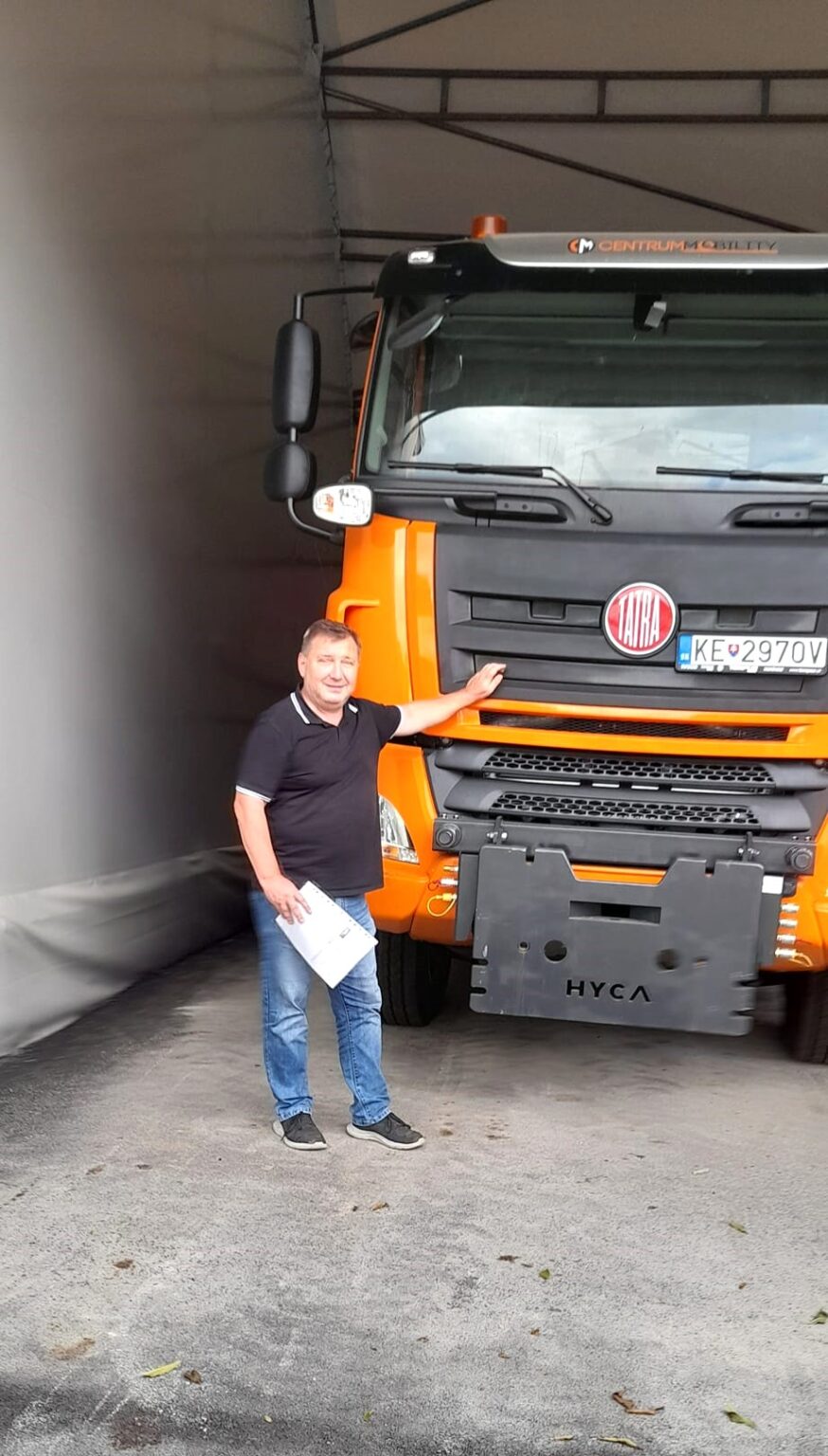 Miloš Ihnát už dlhšie poukazuje na pochybenia SC KSK 
 aj pri využívaní prenajatej techniky.  Foto: Miloš Ihnát
