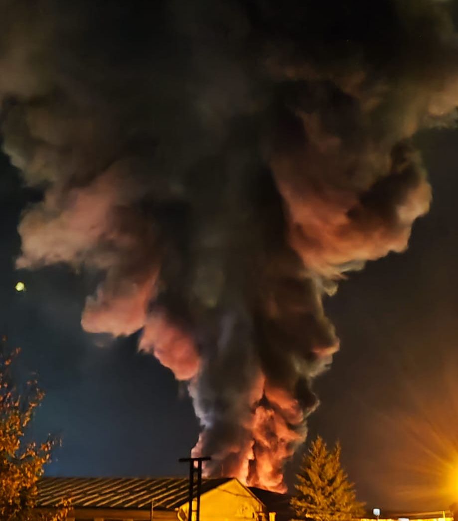 Obrovský požiar budovy v Žiline. FOTO: Pavol Konštiak, ŽŠ