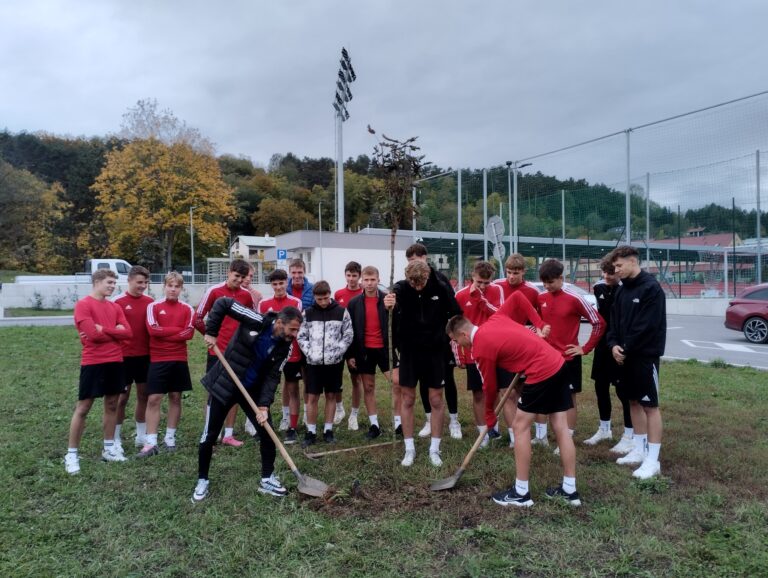 Na projekte sa podieľali aj mladí futbalisti z MFK Dukla Banská Bystrica. Foto: FB ZAaRES