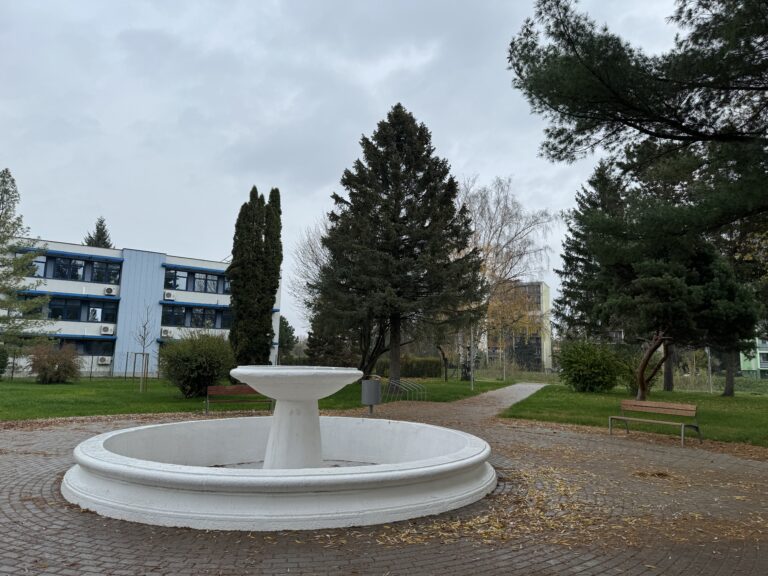Mesto Prešov zrevitalizovalo parky na Námestí mládeže a Duchnovičovom námestí. Foto: TASR/ Maroš Černý