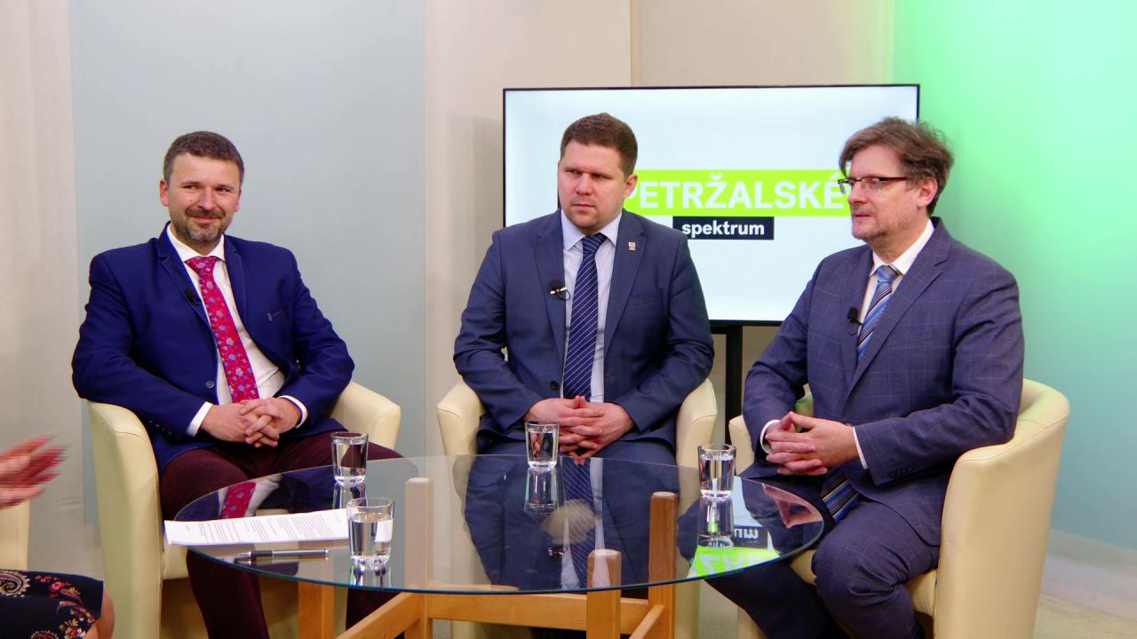 Zľava Ján Karman, Ján Hrčka a Milan Vetrák
FOTO: TV Bratislava.