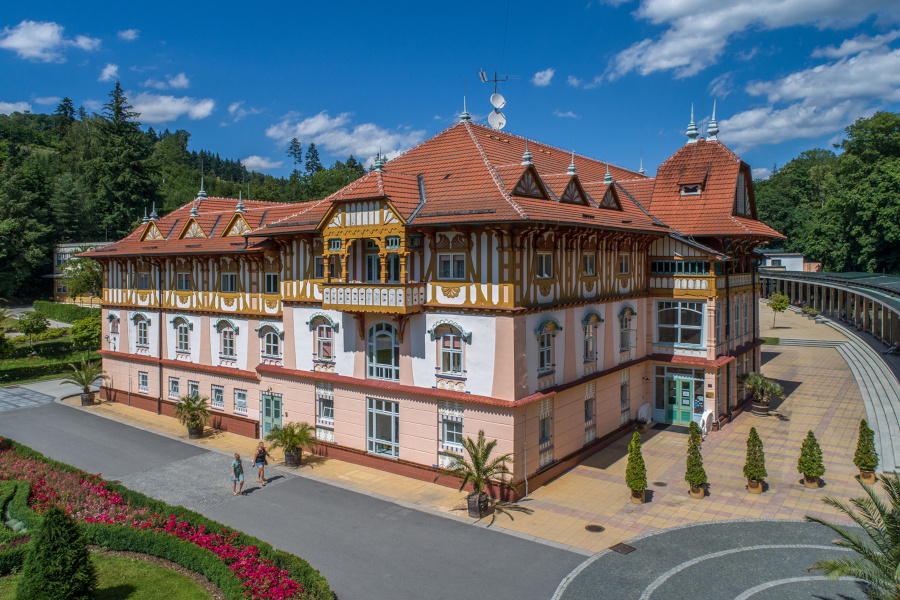 Hotel Jurkovičov dom, v Luhačoviciach je dnes chránenou, národnou kultúrnou pamiatkou. Foto: Wikipédia