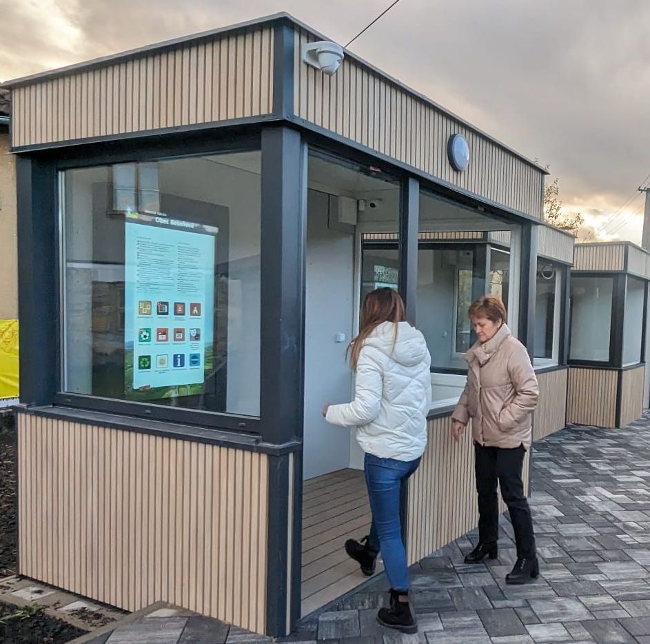 V centre obce Bešeňová, ktorá patrí k najnavštevovanejším lokalitám regiónu Liptov, pribudli informačné kiosky aj oddychová zóna. FOTO: Obec Bešeňová