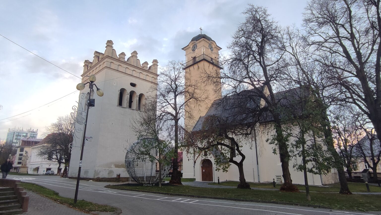 Kostol sv. Egídia a renesančná zvonica v Poprade. Foto: Rastislav Ovšonka