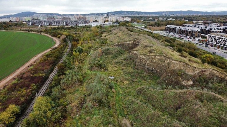 Začali sa práce na asanácii petržalského kopca. Foto: CRESCO REAL ESTATE