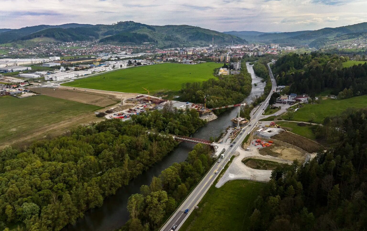 Stavba diaľničného privádzača D3 pri Kysuckom Novom Meste. Foto: NDS