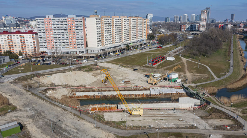 Výstavba petržalskej električkovej trate.  Foto: Michal Svítok/TASR