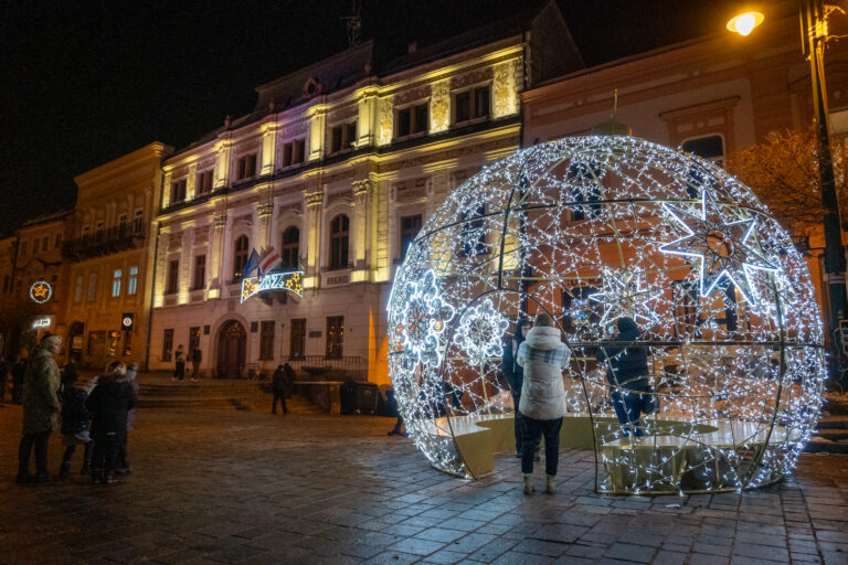 Vianočná guľa Foto: TASR/Veronika Mihaliková