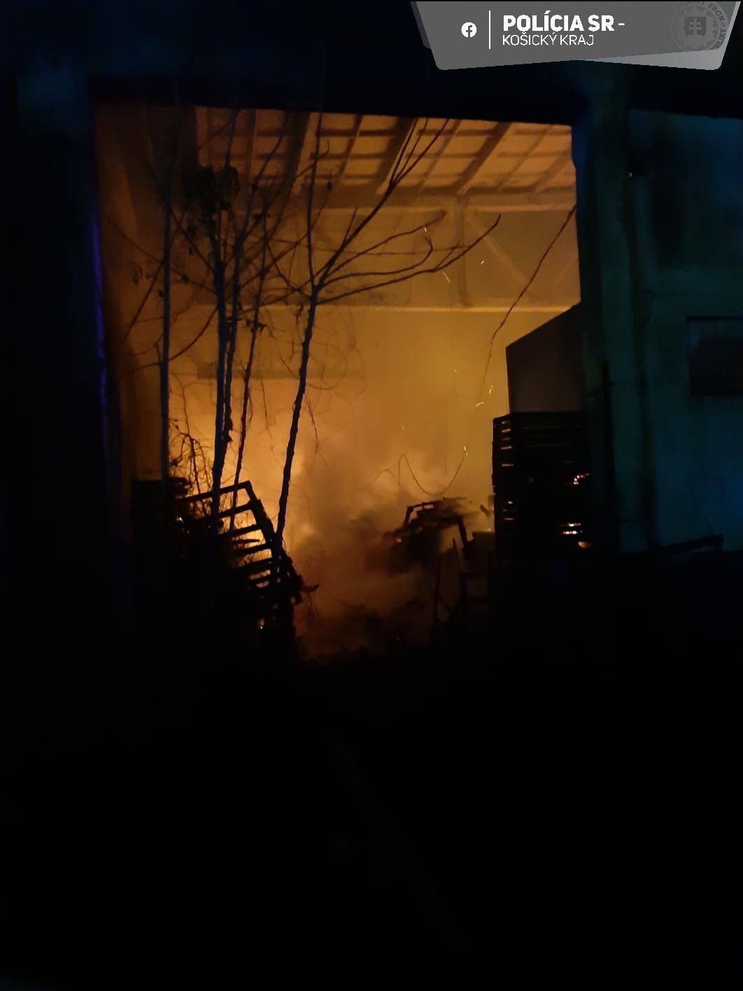 Na miesto požiaru boli prizvaní experti a zisťovatelia príčin požiaru. Foto: Polícia Košický kraj