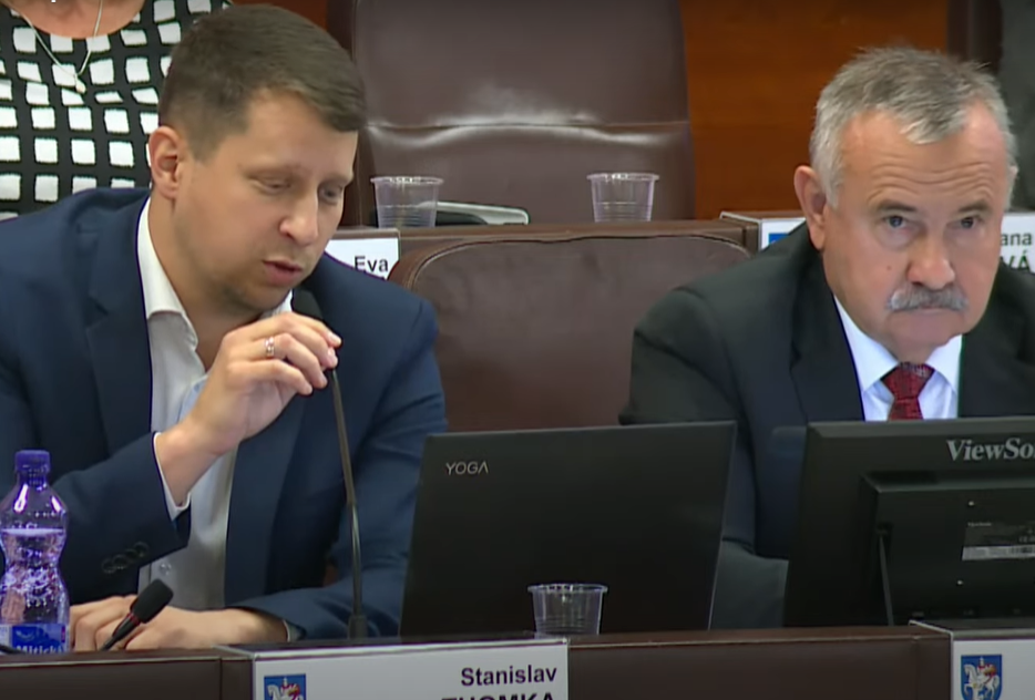 Vľavo je viceprimátor Stanislav Thomka, vedľa neho primátor Ján Danko. Foto: LK
