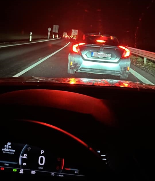 Kolóna pred miestom nehody pri Fige Foto: Facebook.com/Dopravný servis RS a okolie/Rebeka Martonová