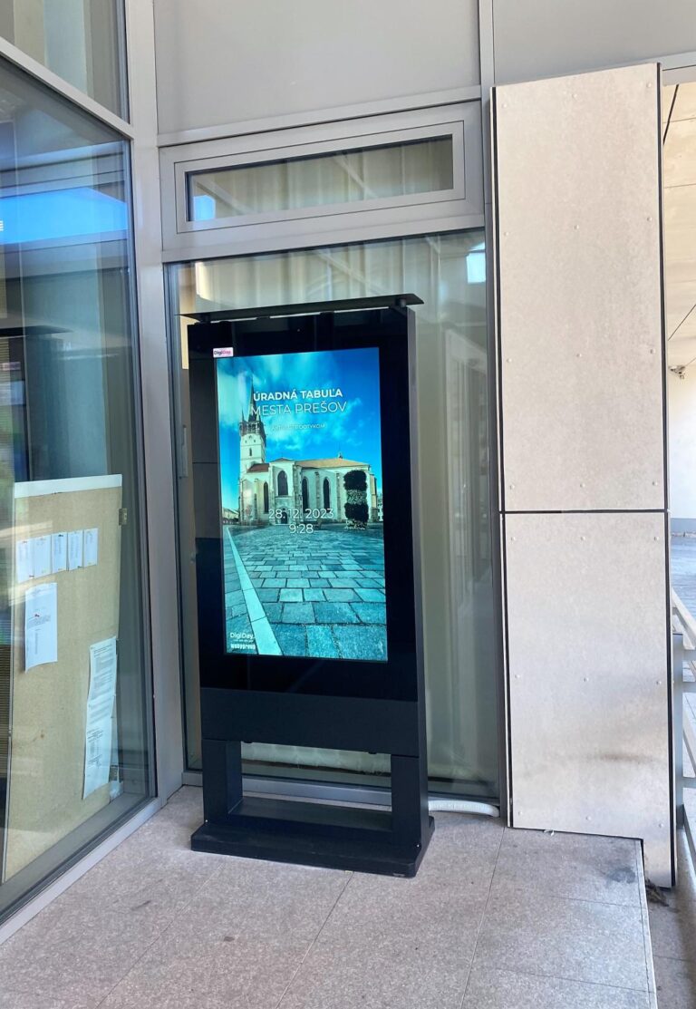 Prešov vymenil tabuľu s papierovými oznamami za digitálnu. Foto: Mesto Prešov