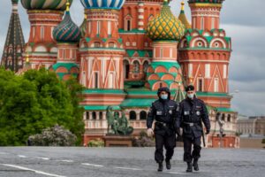 Demokratické štáty si počas covidu osvojili autoritatívne spôsoby. Ako sa v tejto veci správalo Rusko a Bielorusko?