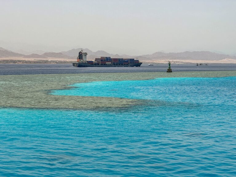 Americká loď v Červenom mori v čase hroziacich útokov Húsíov. Foto: Profimedia.sk