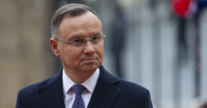 Dvaja uväznení poľskí poslanci sú už na slobode. Prezident Duda ich opätovne omilostil