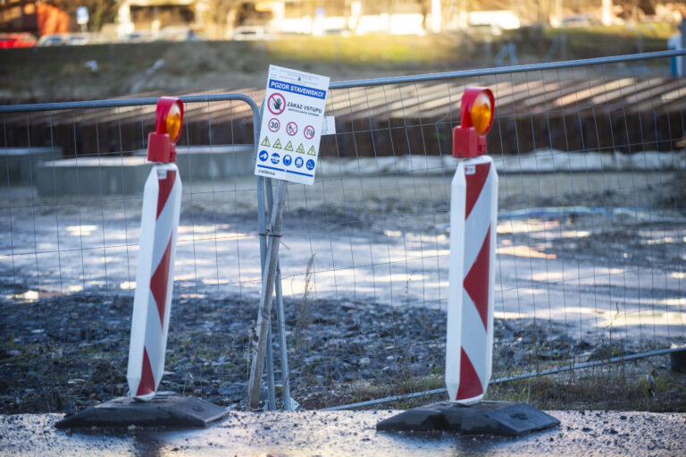 V Petržalke a Podunajských Biskupiciach uzavrú niekoľko ulíc. Foto: TASR /Jakub Kotian