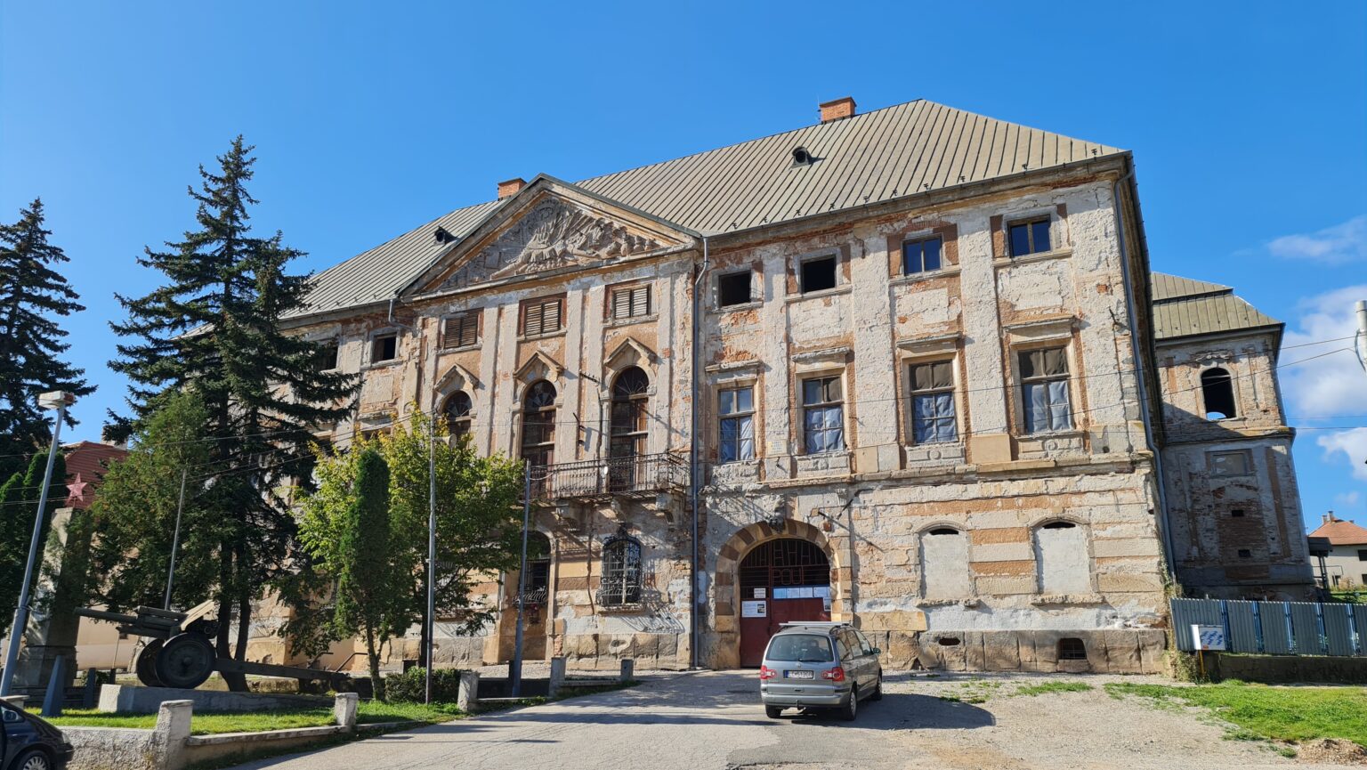 Priečelie coburgovského kaštieľa v Jelšave. Foto: Branislav Caban