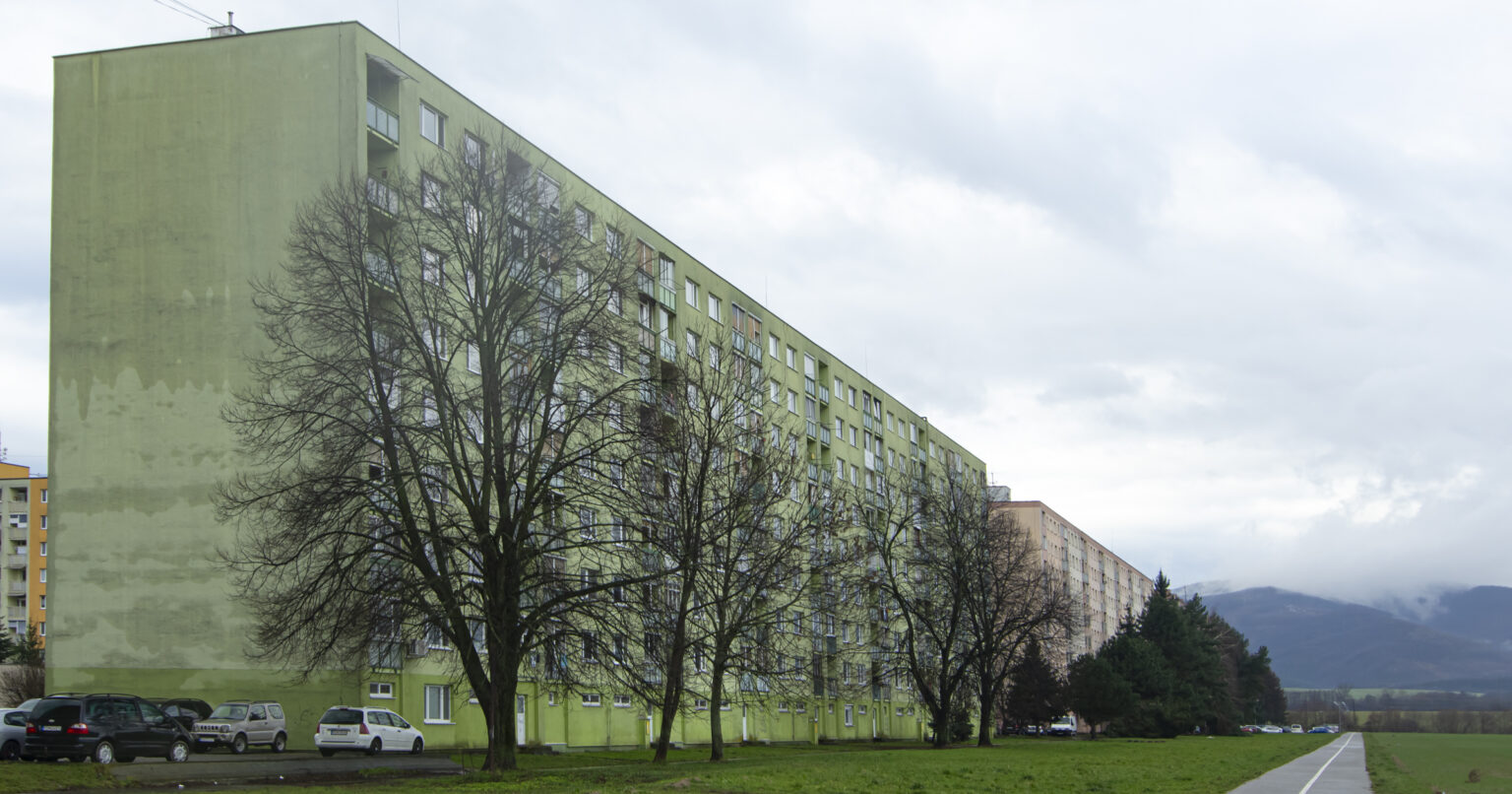 Prievidzské sídlisko Zapotôčky sa rozrastie o ďalšie stovky parkovacích miest. Foto: Stanislav Vavro