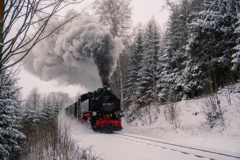Zlé počasie poškodilo trať na viacerých úsekoch. Ilustračné foto: pixabay.com