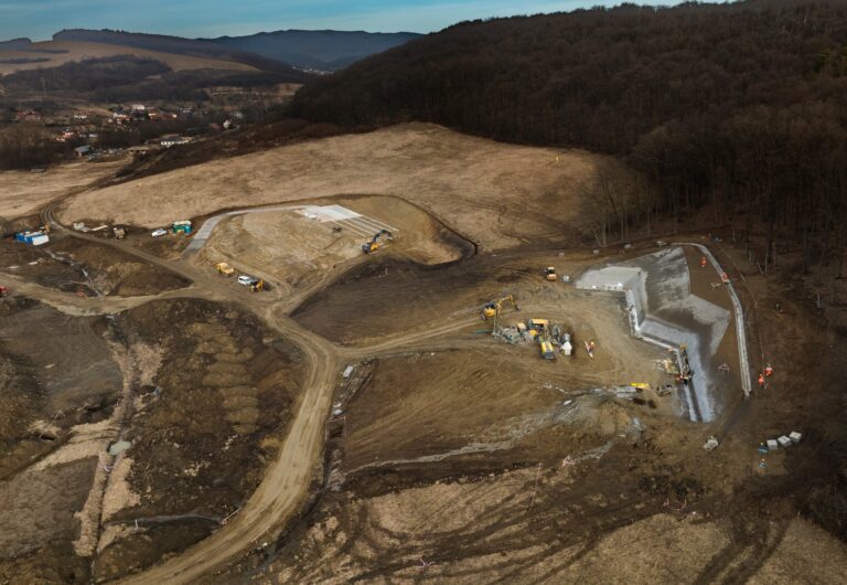 Práce na stavbe druhej etapy obchvatu Prešova na R4 s tunelom Okruhliak,. Foto: Národná diaľničná spoločnosť/Facebook