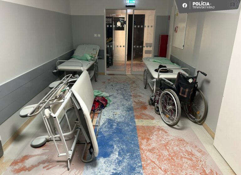 Pacient sa bál o život vo „východoeurópskej"  nemocnici. Foto: Polícia SR - Trnavský kraj/Facebook