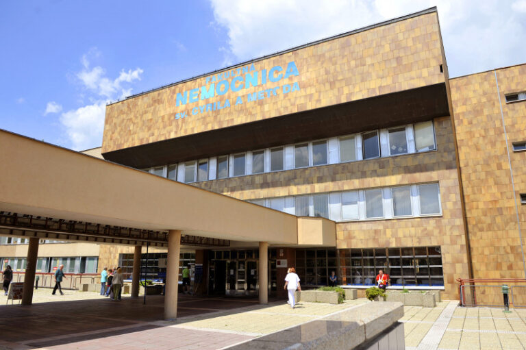 Hromadné výpovede otriasajú gastroenterologickou klinikou. Foto: UNB