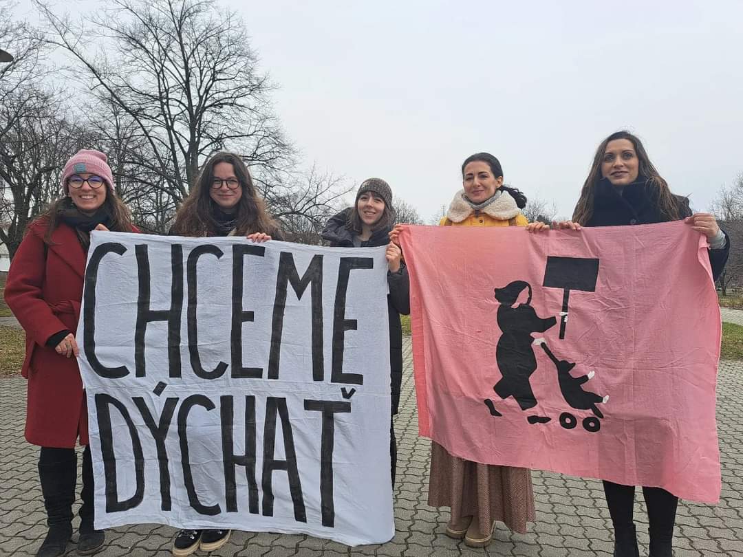 Aktivisti  merali znečistenie ovzdušia. Zdroj: FB Znepokojené matky