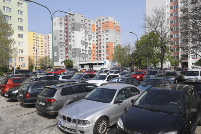 Parkovacie kapacity Bratislavy sú už dávno naplnené na 100%, Foto: BKIS