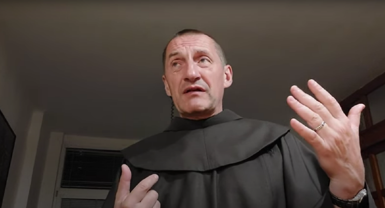 Páter Šebastian. Reprofoto: YouTube