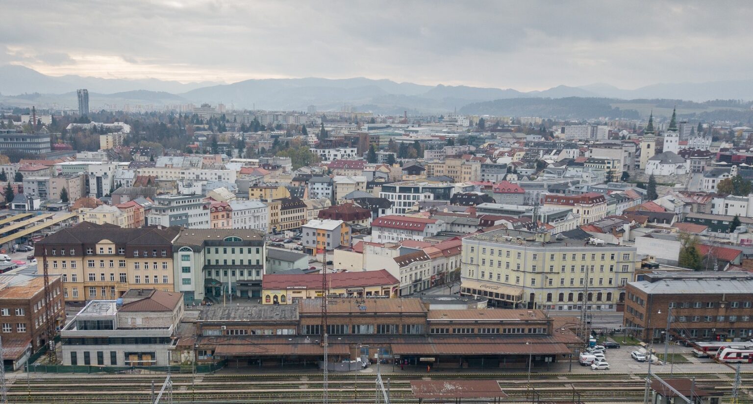 Aj v metropole Žilinského kraja bolo počas tejto zimy málo dní so snehovou pokrývkou. Foto: uzolzilina.sk