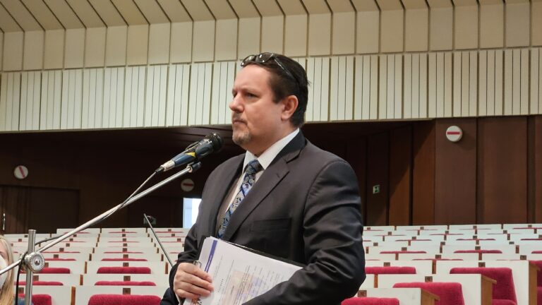 Generálny riaditeľ Správy ciest KSK Vladimír Žiarný prepustil viacerých vedúcich zamestnacov. V jednom prípade Úrad na ochranu oznamovateľov jeho rozhodnutie neakceptoval. Foto: Boris Macko