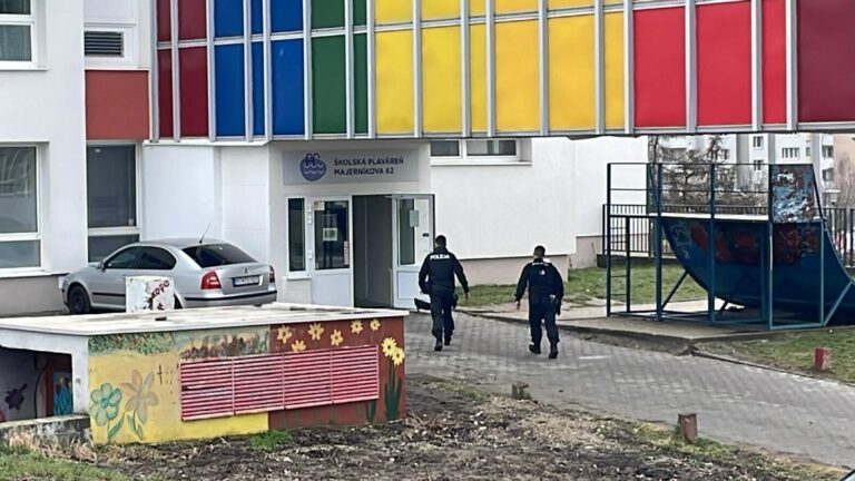 Na Základnej škole Alexandra Dubčeka na Majerníkovej ulici došlo k výbuchu. Reprofoto: TV Markíza