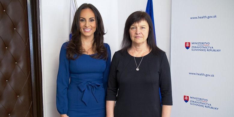 Tatiana Červeňová spolu s ministerkou Zuzanou Dolinkovou. Foto: Ministerstvo zdravotníctva