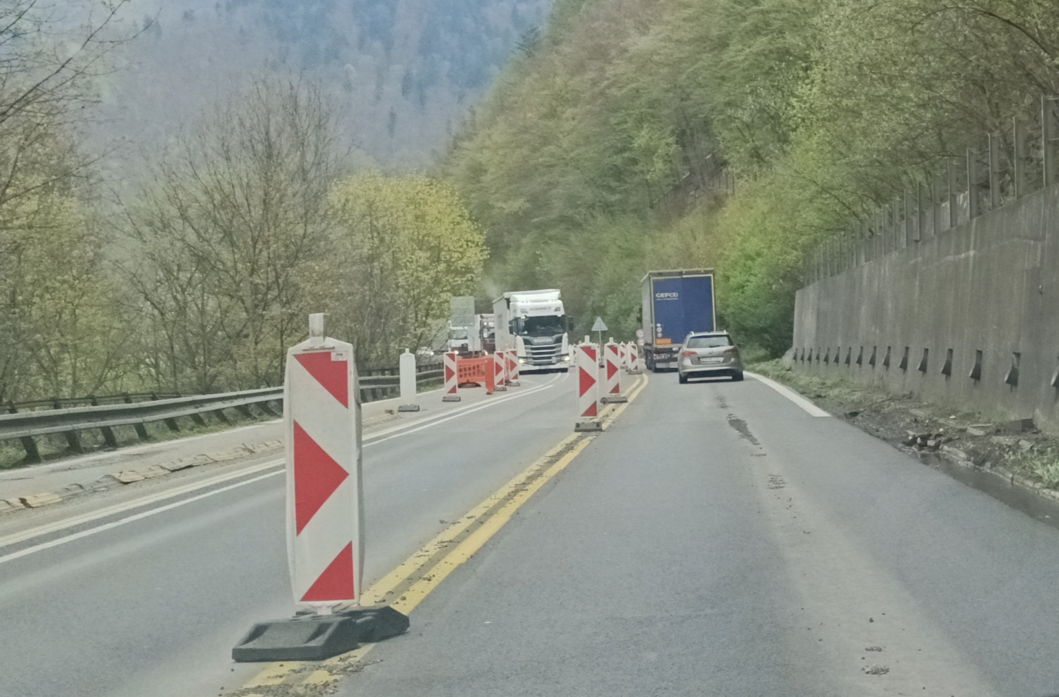 Hlavný ťah I/18 pod Strečnom. Foto: Ľubomír Chochula