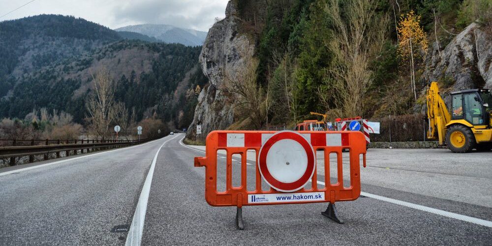 Strečno sužujú náročné časy. Ilustračné foto: Cesta pod Strečnom/FB
